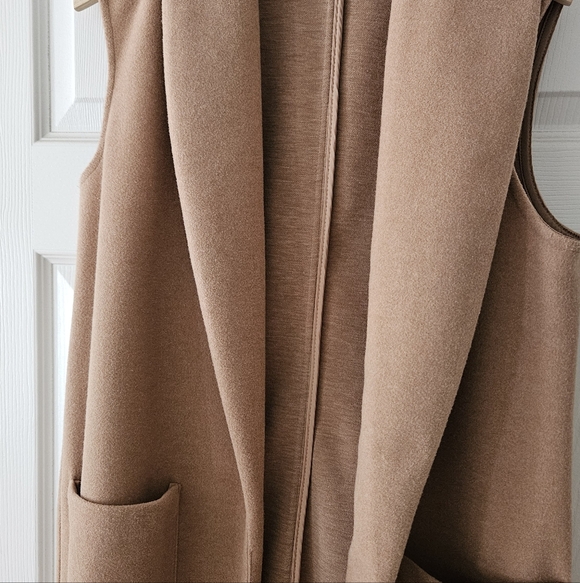 Long Sleeveless Vest - Picture 2 of 3